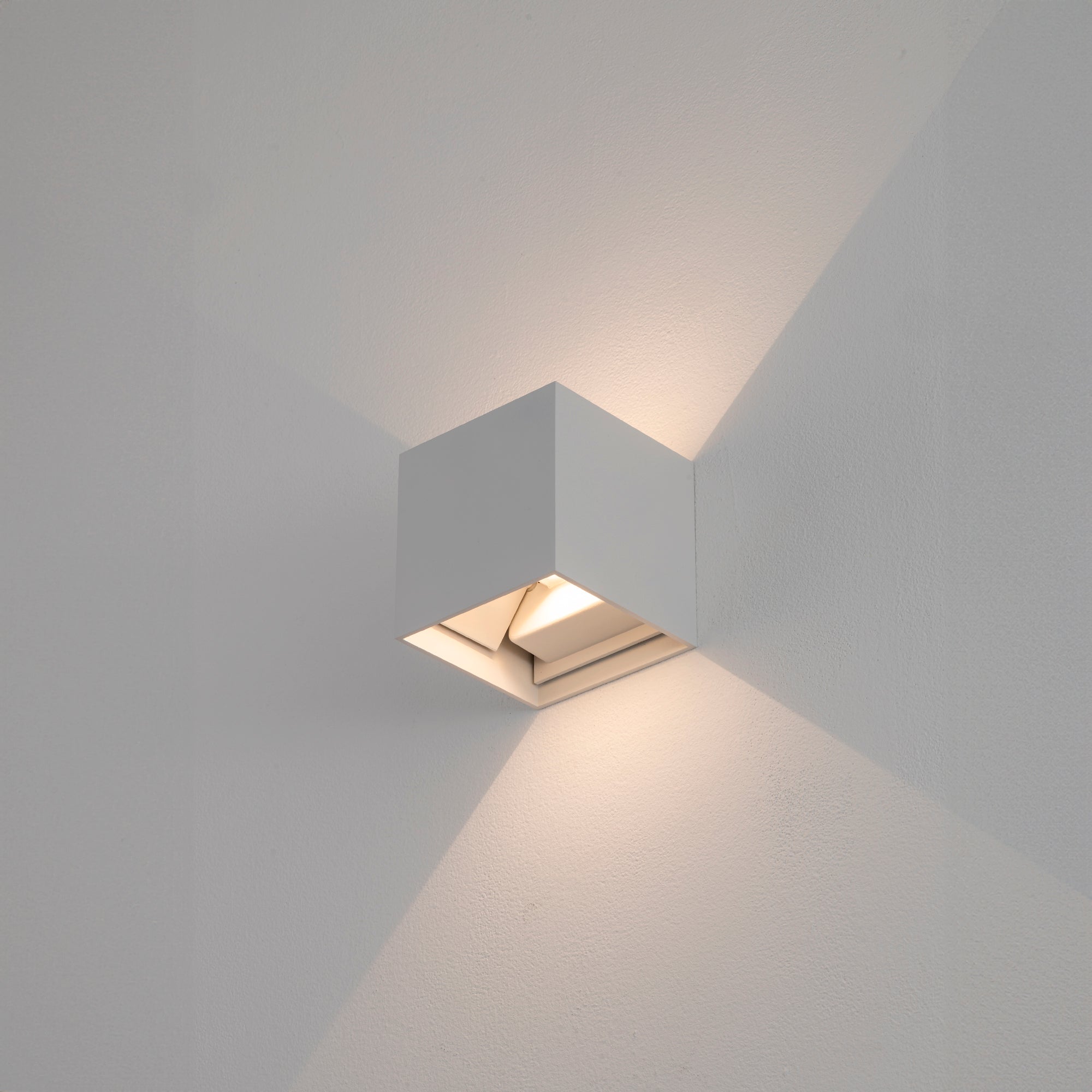 Nowodvorski Lampa ścienna natynkowa LIMA LED 6W 50/60Hz IP54 - Aluminium lakierowane - Biały